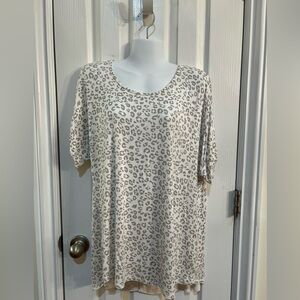 Easel Leopard Print Short Sleeve Tunic